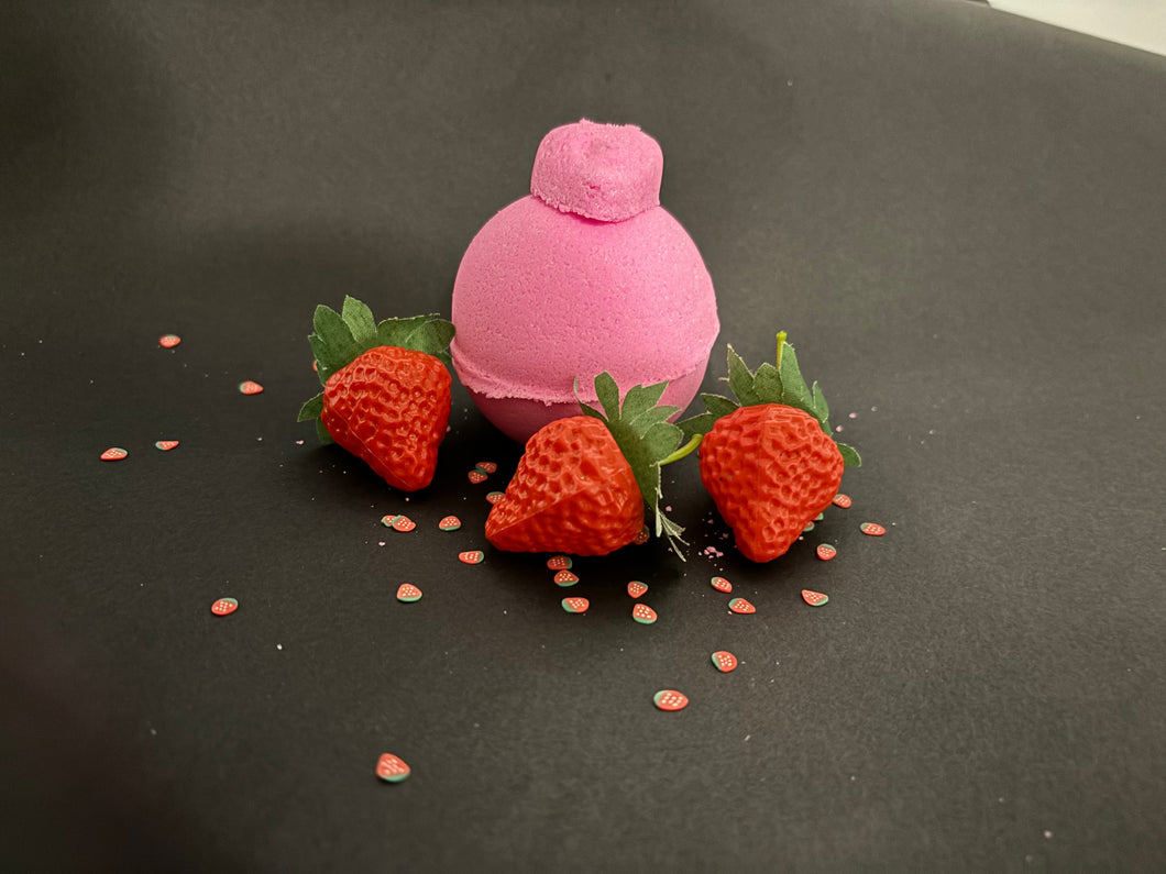 Strawberry-Passionfruit Surprise Bath Bomb (Beadwork Inside)
